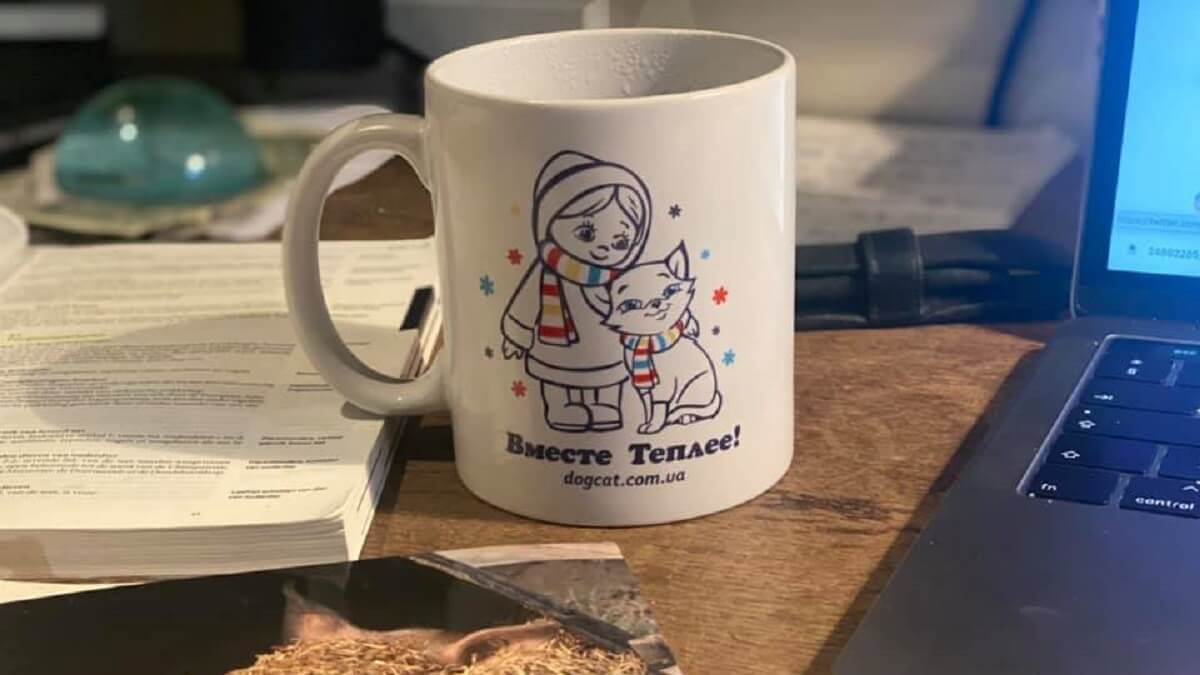 Beker van dierenopvang Sirius in Kiev Oekraïne