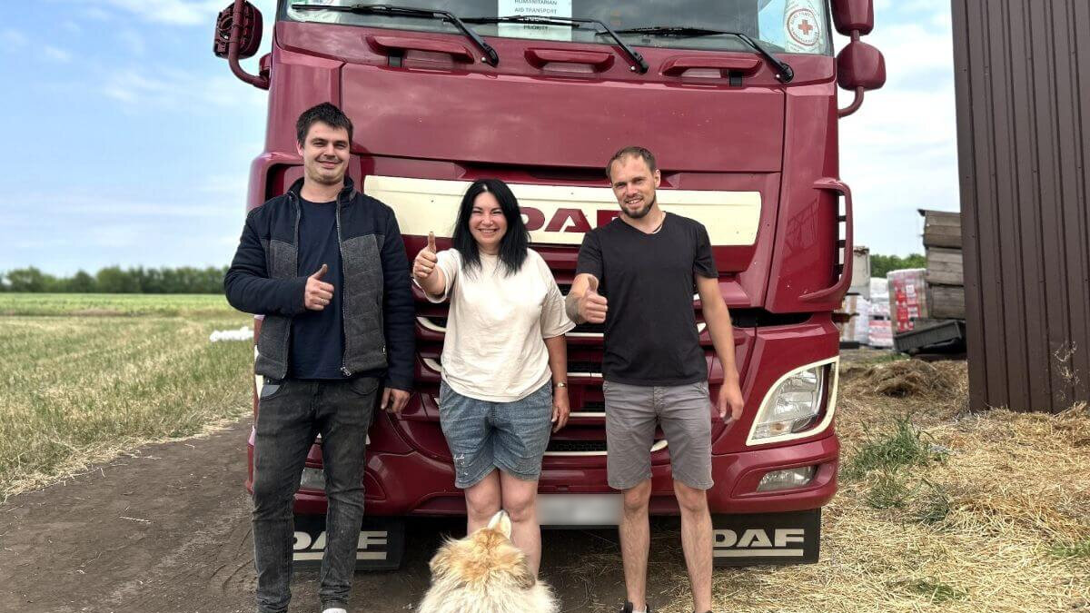 Vrachtwagen vol hulpgoederen aangekomen in Oekraïne