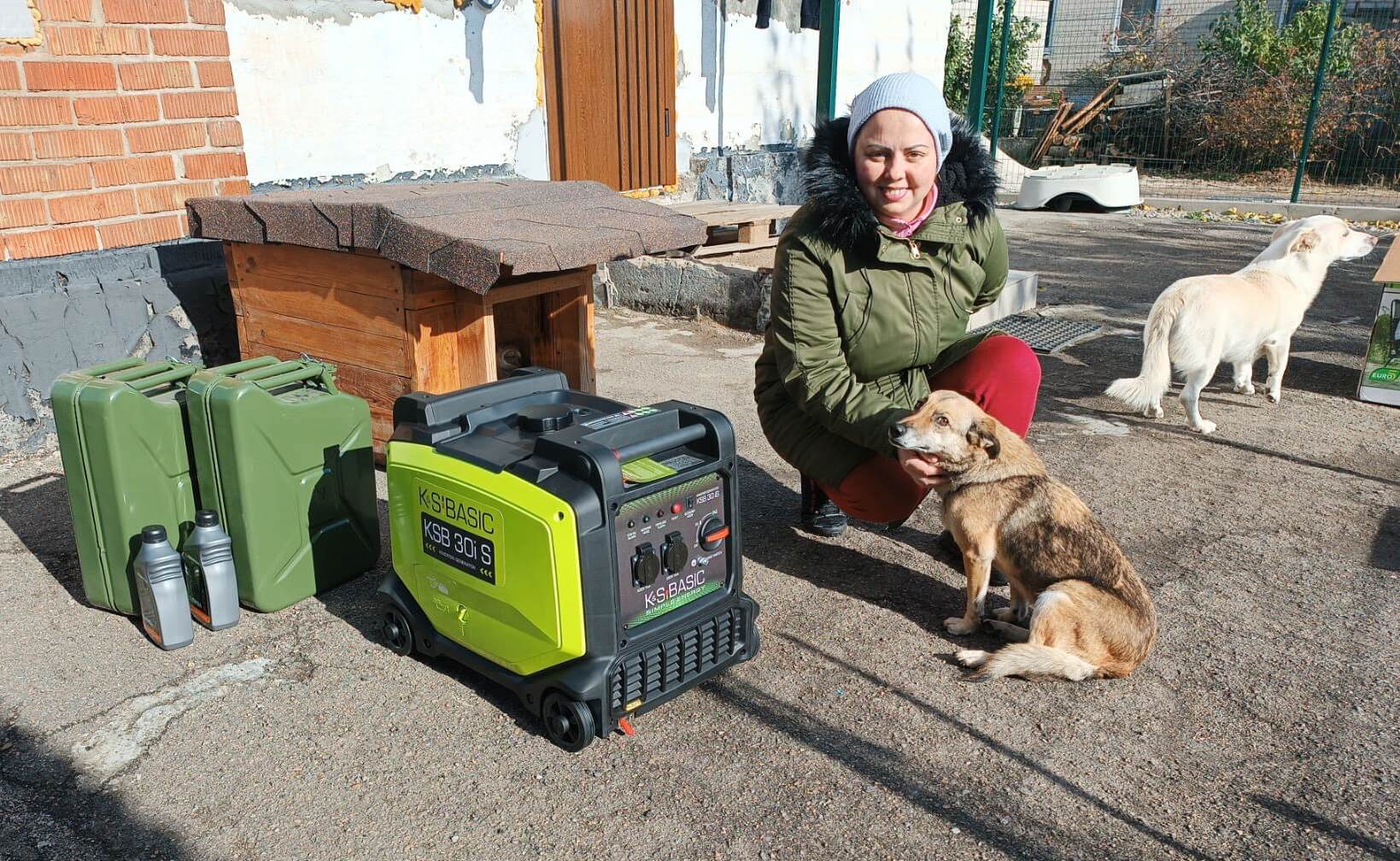 Dankzij de generator kan Olga haar belangrijke werkzaamheden voor Pegasus vanuit thuis blijven uitvoeren | Foto: Pegasus