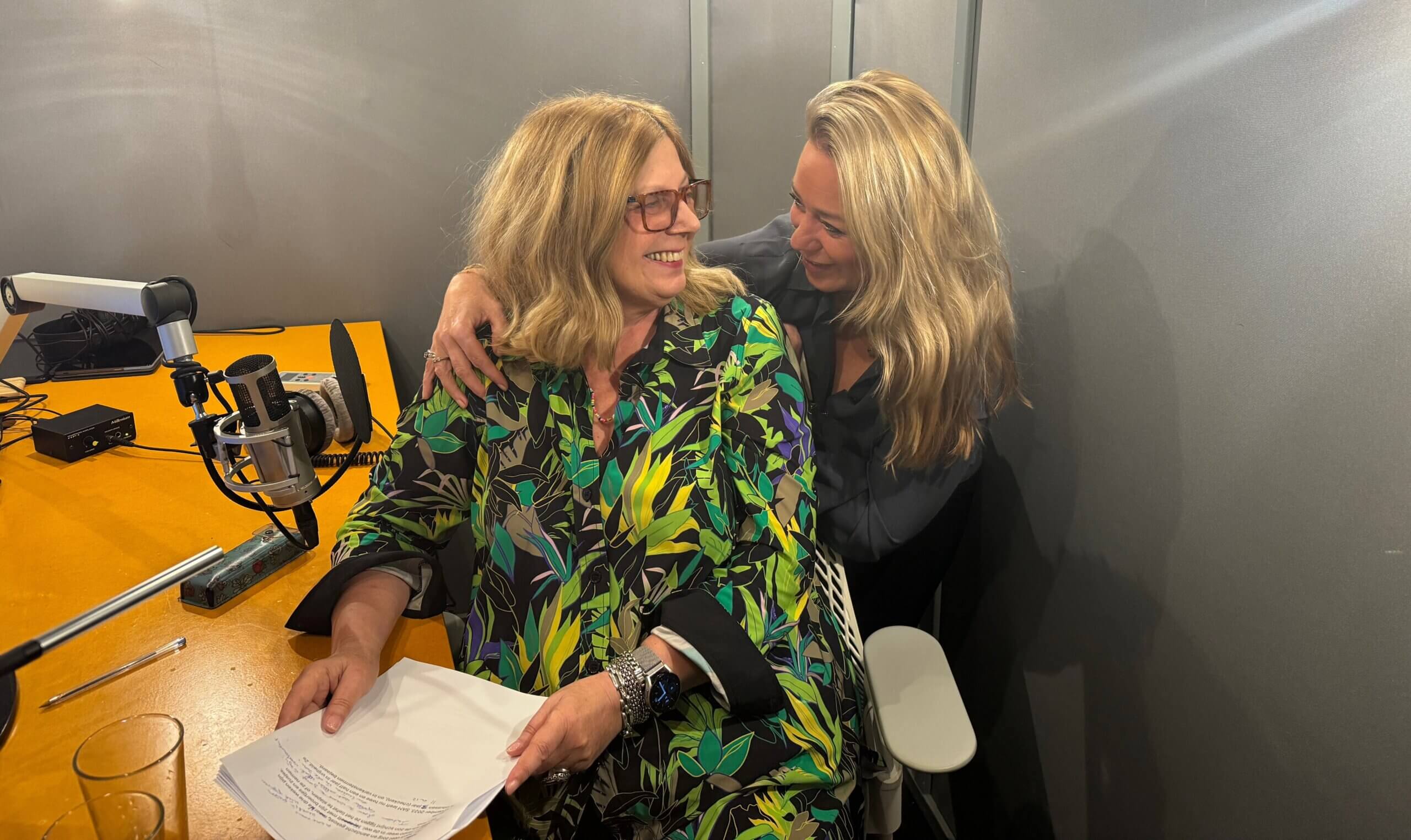 Loretta Schrijver en Karen Soeters