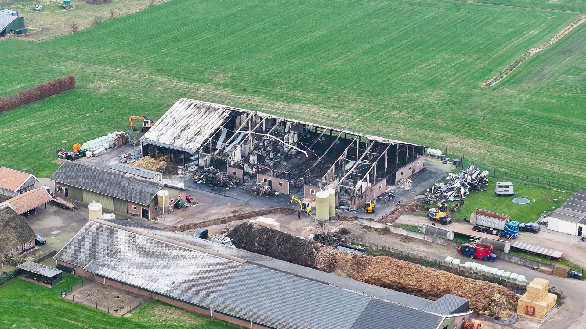 1100 geiten dood na stalbrand in Epe