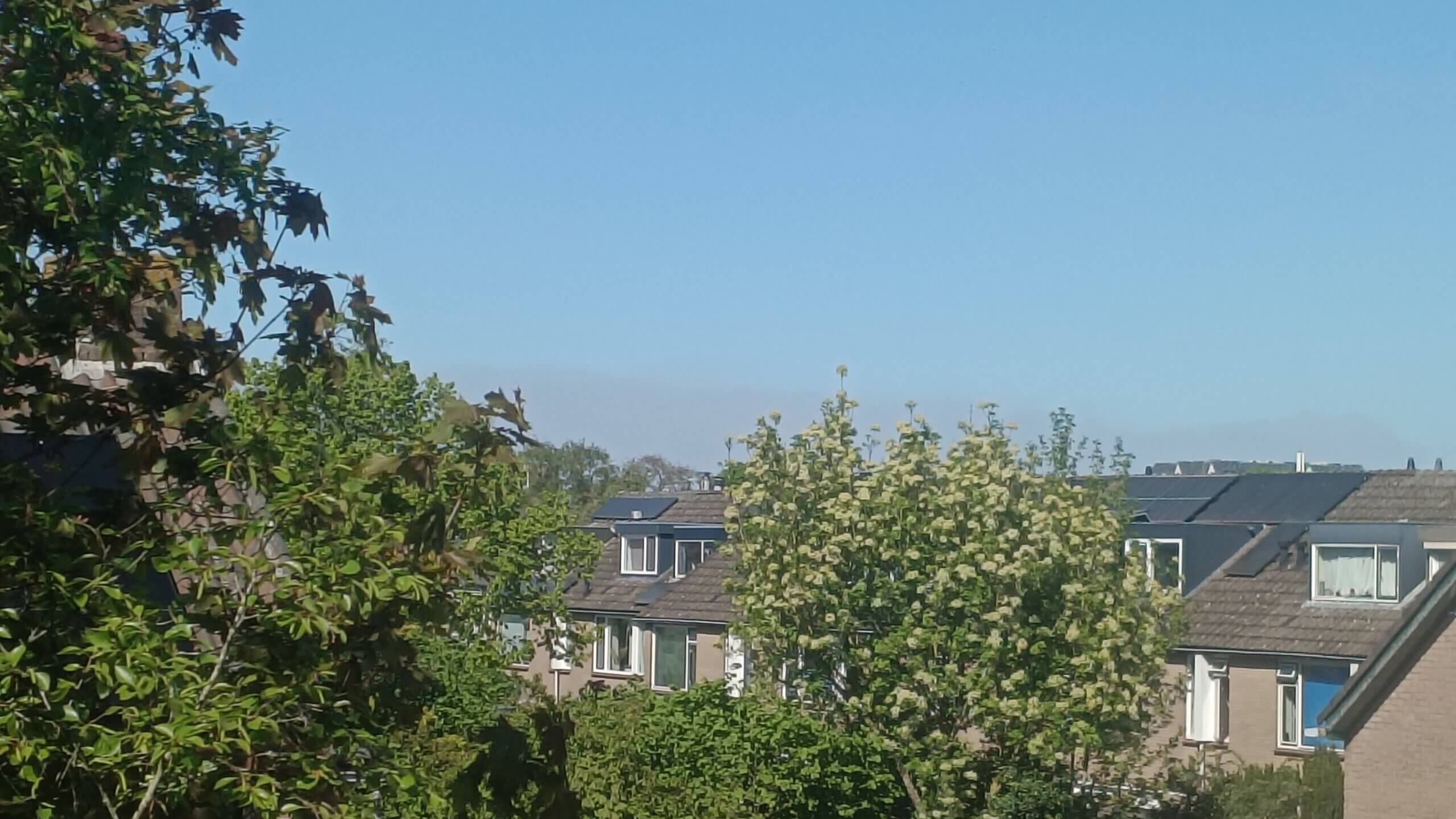 De rook van de brand in 't Harde is op veel plaatsen in het land te zien én te ruiken