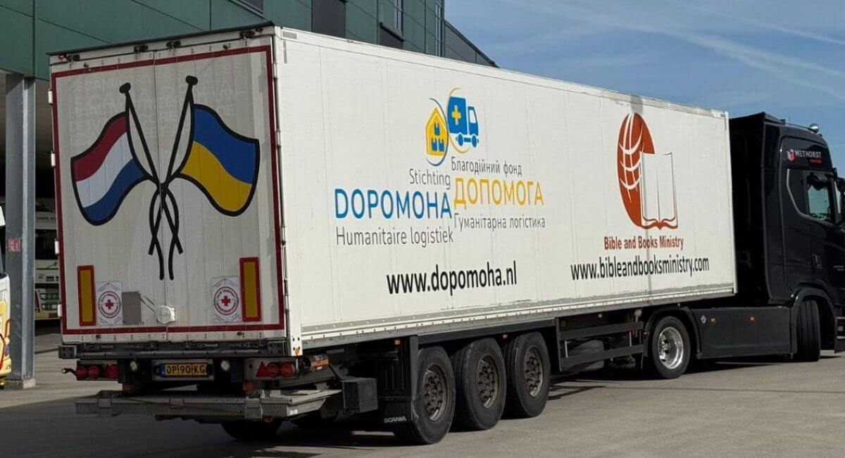 Met dit soort vrachtwagens wordt noodhulp vervoerd naar Oekraïne 