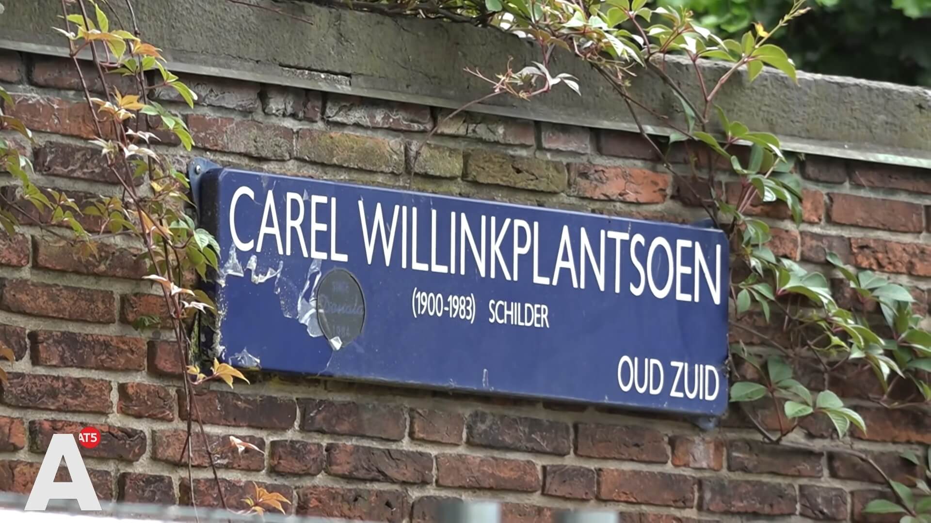 Vogels raken verstrikt in netten om bomen bij het Rijksmuseum