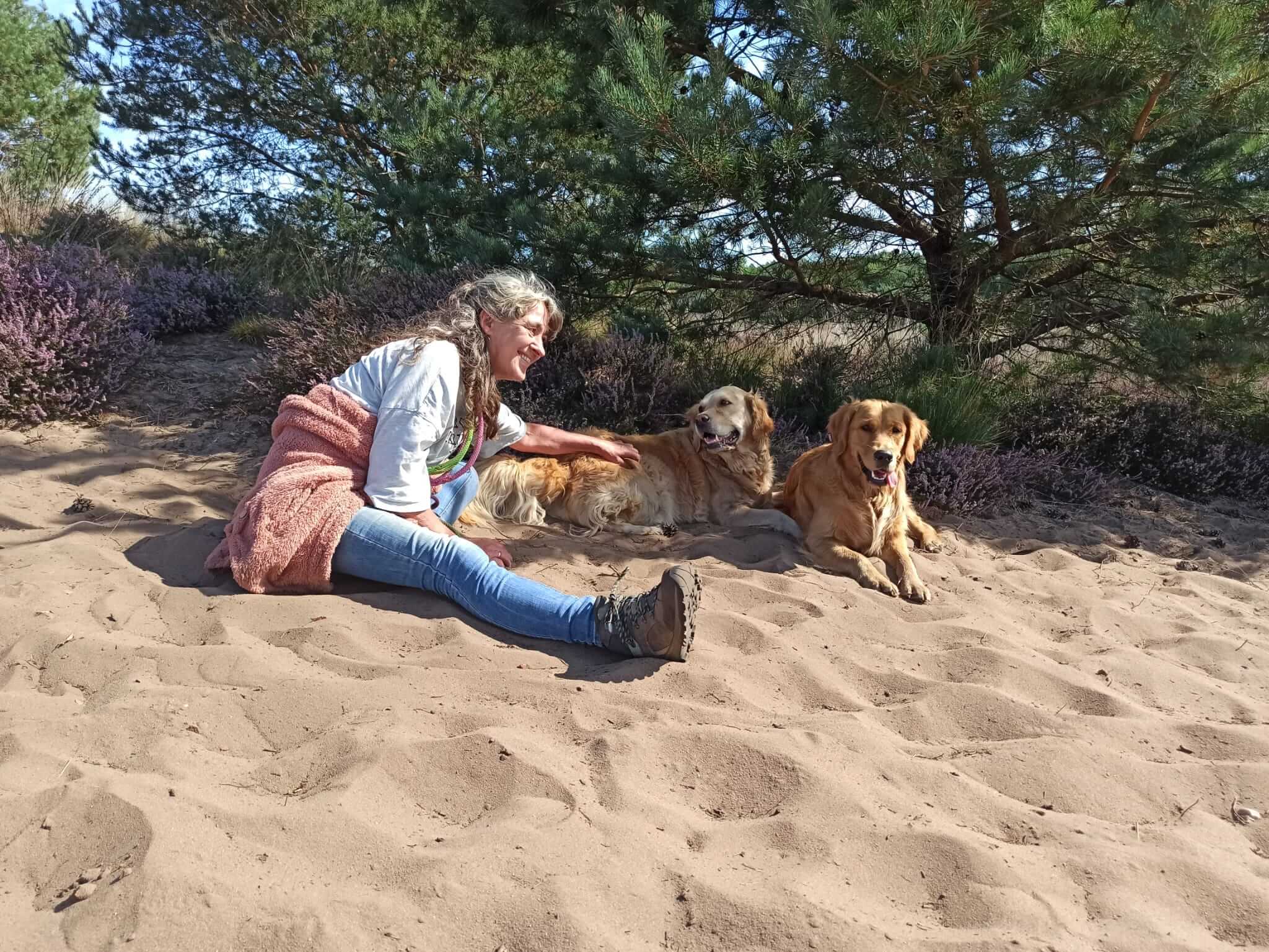 Marion is op zoek naar hond Tedje, die vermist word